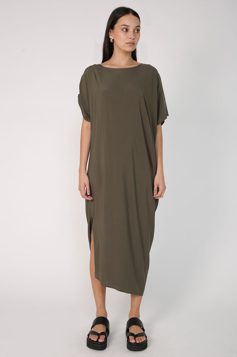 axis dress khaki m o o c h i