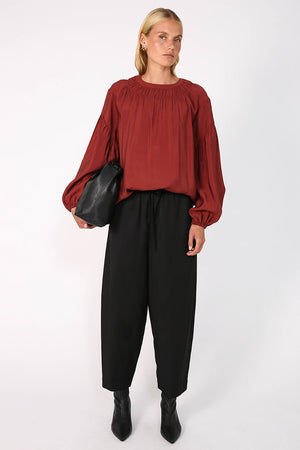 dulcet top / brick red