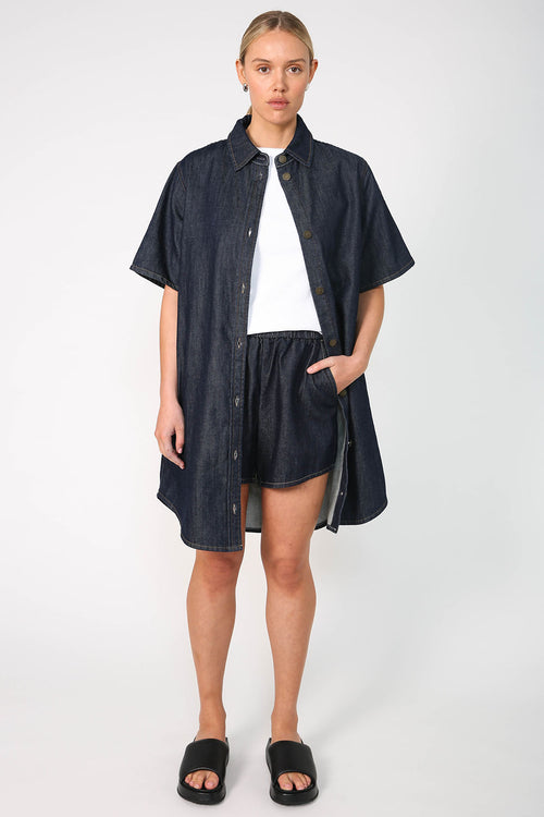 latching shirt dress / dark indigo