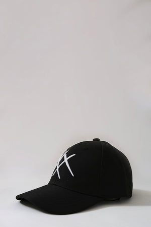 xx cap / black|white