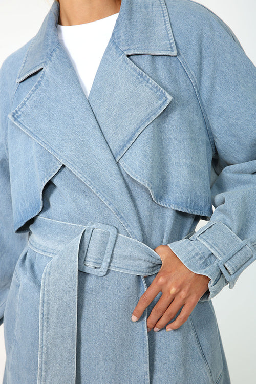 margin trench coat / washed blue denim