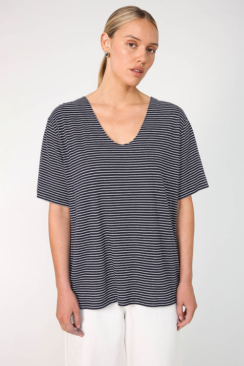 skill tee / navy|white stripe