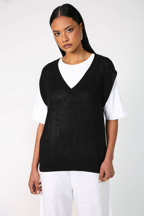 lineate vest / black