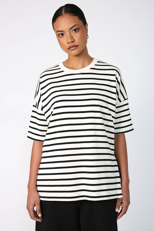 step up tee / buttermilk |black stripe