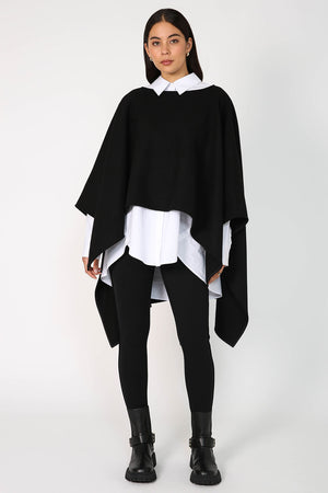 cape coat / black