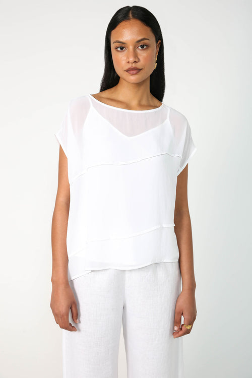 shy tee / white