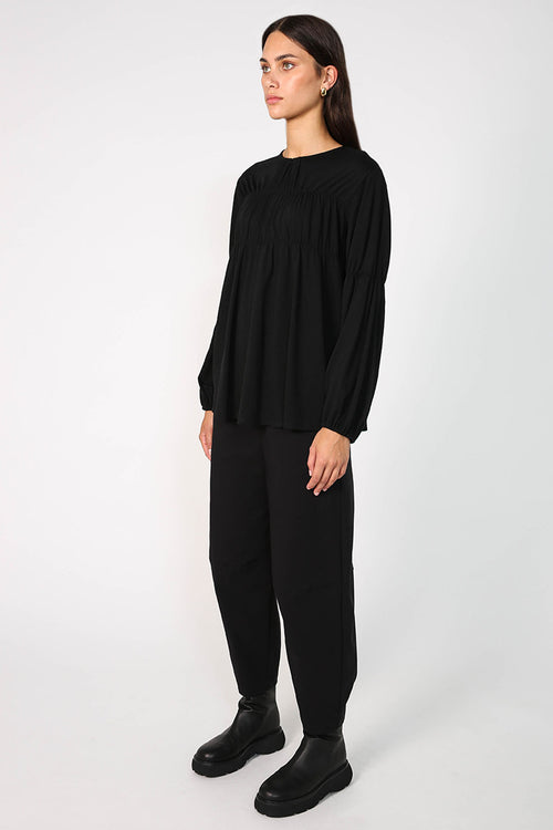 section top / black merino