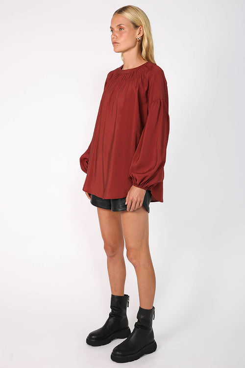 dulcet top / brick red