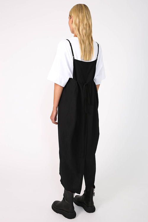 strive pinnie dress / black