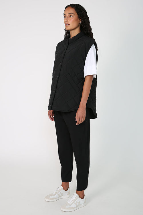 stride vest / black