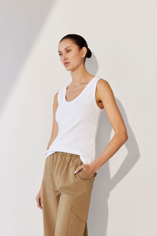 bend tank / white