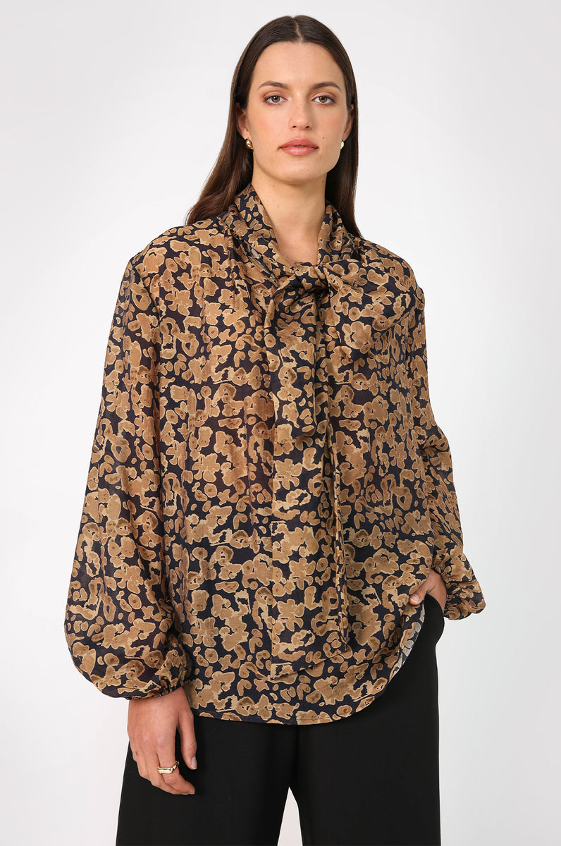 area long sleeve top / navy|camel animal print | m o o c h i