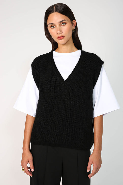 lineate vest / black