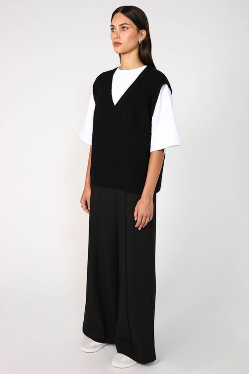 lineate vest / black